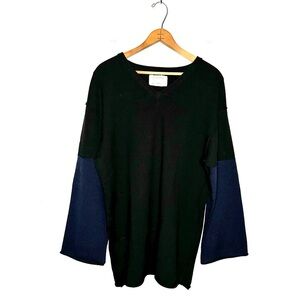 Lars Anderson | Black and Navy Wool Knit Long Sleeve V-neck Sweater Size Large